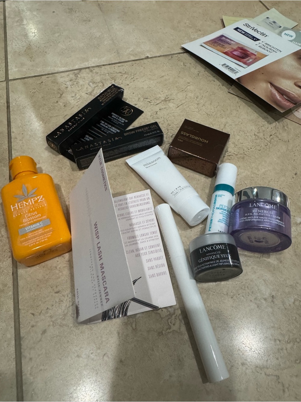 Assorted Beauty Sample Lot - Picture 3 of 6